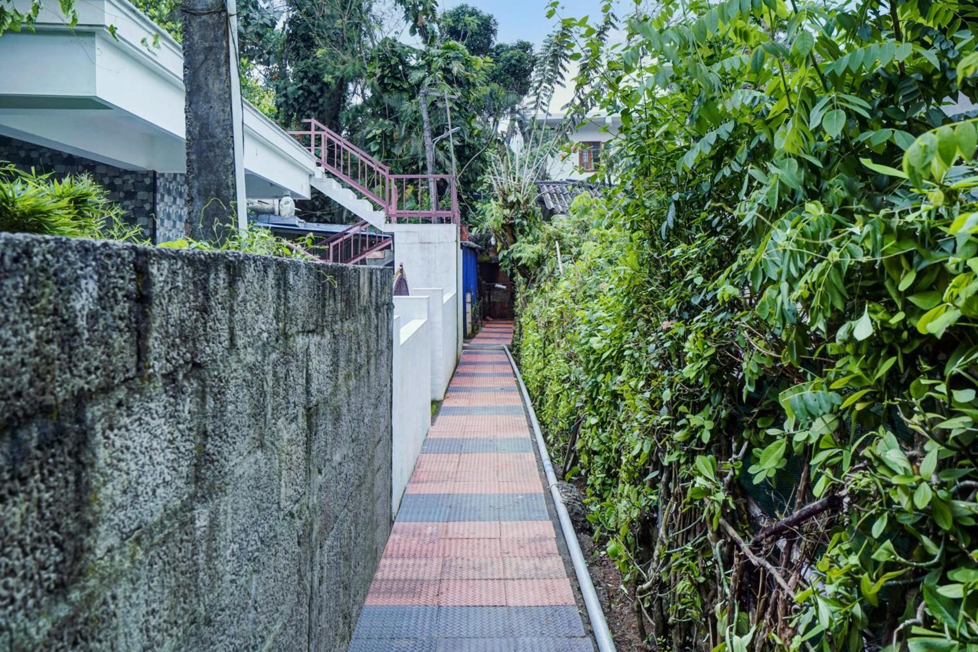 Oyo Flagship Meadow View Inn Thekkady Εξωτερικό φωτογραφία